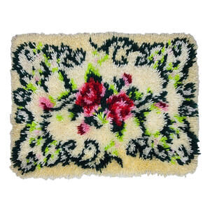 BEAUTIFUL VIBRANT FLOWERS LATCH HOOK RECTANGLE RUG APPROX SZ: 20x16 NEW